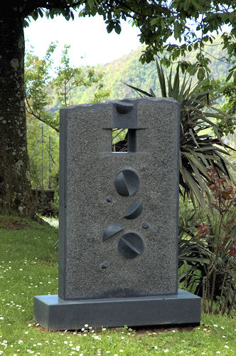 2000 - Stele - Granito nero assoluto cm 140x80x25
